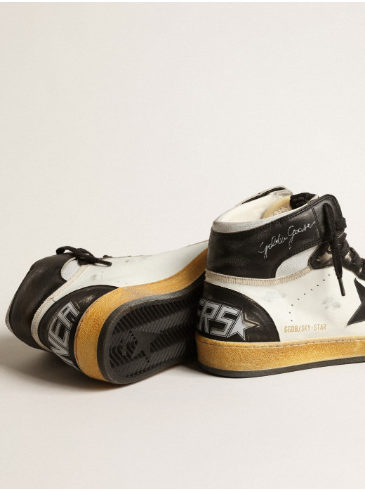 Sky-Star in white nappa leather with black leather star