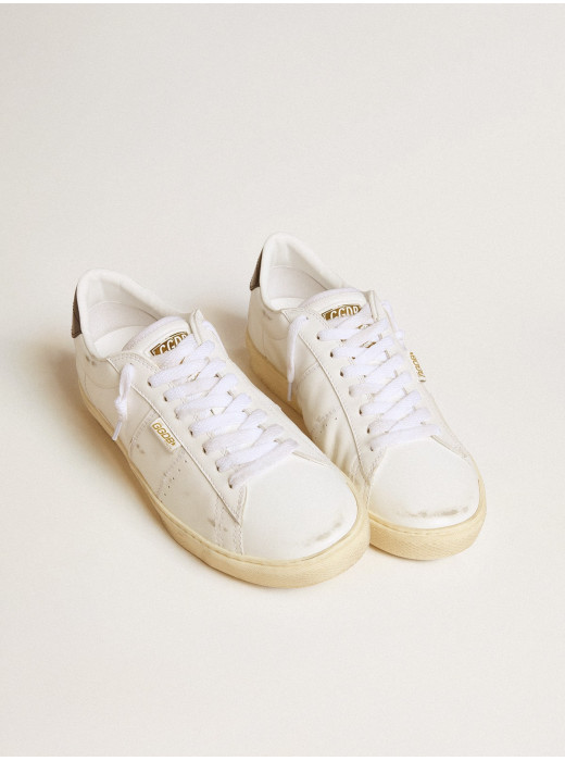 Matchstar in white leather with dark blue leather heel tab