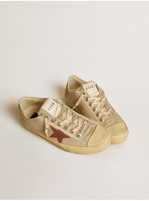 V-Star in quartz-colored nylon with brick-red nubuck star