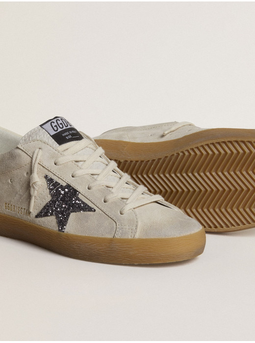 Super-Star in ice-gray suede with silver glitter star and leather heel tab