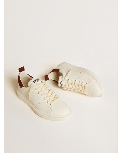 Starter in white leather with burgundy nubuck heel tab